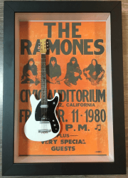 Miniatura Instrumento Musical Guitarra Ramones  Johnny Ramone com quadro